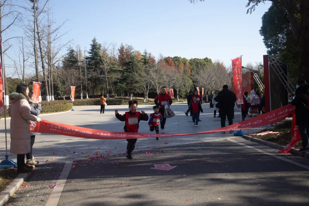 回望2024 启航2025 | 尊龙凯时股份2025年度战略年会顺利召开